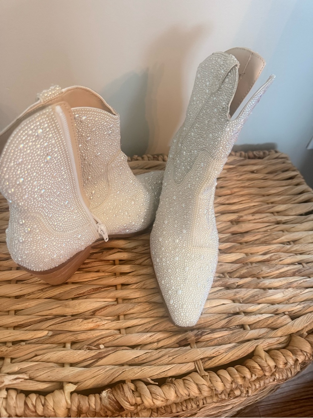 Women's Betsy Johnson Diva Pearl Western Booties size 8